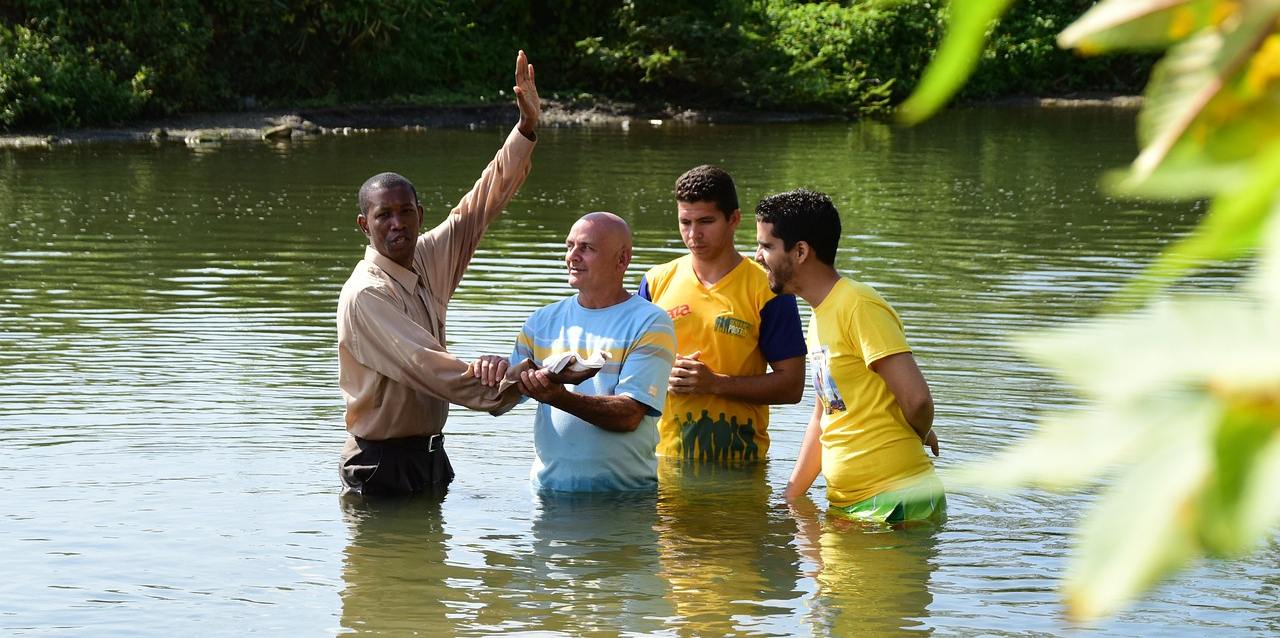 This image is an ilustration of water baptism. Image by Ahstubbs from Pixabay